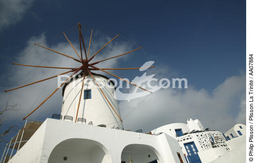 Santorin dans les Cyclades. - © Philip Plisson / Plisson La Trinité / AA07884 - Nos reportages photos - Moulin