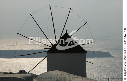 Santorin dans les Cyclades. - © Philip Plisson / Plisson La Trinité / AA07886 - Photo Galleries - Santorin