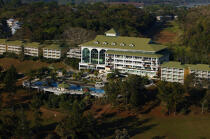Hotel sur les rives du canal de Panama. © Philip Plisson / Plisson La Trinité / AA08003 - Nos reportages photos - Site [Panama]