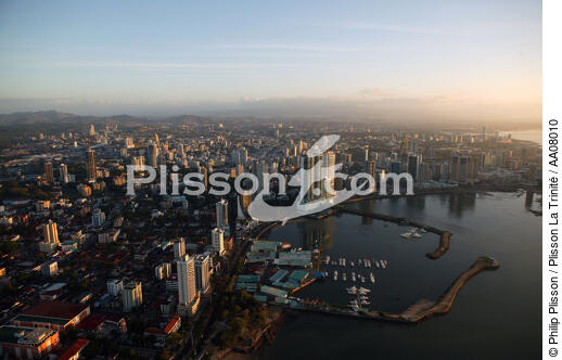Panama City. - © Philip Plisson / Plisson La Trinité / AA08010 - Nos reportages photos - Gratte-ciel