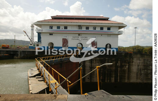 Gatun locks, l'une des 3 écluses du canal de Panama. - © Philip Plisson / Plisson La Trinité / AA08028 - Nos reportages photos - Panama