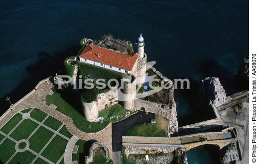Le phare de Castro Urdiales. - © Philip Plisson / Plisson La Trinité / AA08076 - Photo Galleries - Cantabria