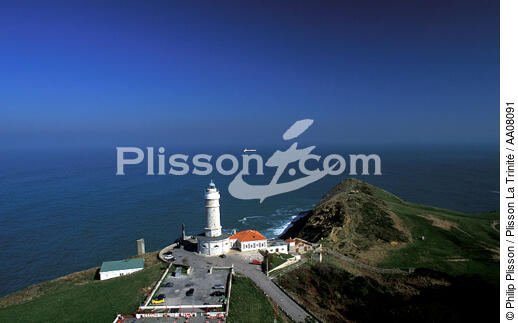 Le phare de Cabo Mayor devant Santander. - © Philip Plisson / Plisson La Trinité / AA08091 - Photo Galleries - Cantabria