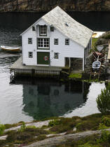 Habitat traditionnel dans les îles proches de Bergen © Philip Plisson / Plisson La Trinité / AA08110 - Nos reportages photos - Ile [Norvège]