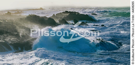 La pointe de St Guénolé. - © Guillaume Plisson / Plisson La Trinité / AA08265 - Photo Galleries - Storm at sea
