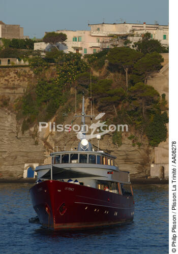 L'île de Procida en Baie de Naples. - © Philip Plisson / Plisson La Trinité / AA08278 - Photo Galleries - Speedboat