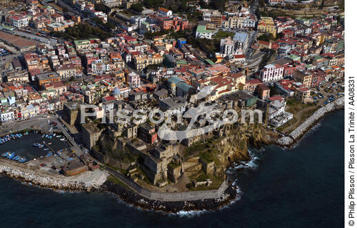 Naples. - © Philip Plisson / Plisson La Trinité / AA08331 - Photo Galleries - Town [It]