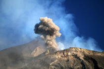 Le volcan Stromboli. © Philip Plisson / Plisson La Trinité / AA08389 - Nos reportages photos - Pays étranger