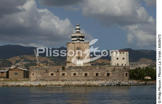 Le détroit de Messine, côté Sicile - © Philip Plisson / Plisson La Trinité / AA08470 - Nos reportages photos - Messine