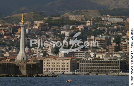 Messine en Sicile. - © Philip Plisson / Plisson La Trinité / AA08483 - Nos reportages photos - Détroit de Messine