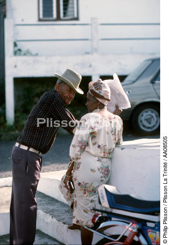 Couple à Sainte-Anne à la Martinique. - © Philip Plisson / Plisson La Trinité / AA08505 - Photo Galleries - Martinique [The]