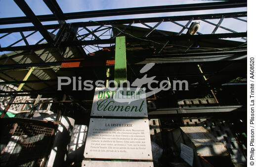 Distillerie Clément à la Martinique. - © Philip Plisson / Plisson La Trinité / AA08520 - Nos reportages photos - Type vue