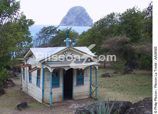 Cabane devant le Rocher du Diamant. - © Philip Plisson / Plisson La Trinité / AA08565 - Nos reportages photos - Antilles [Les]