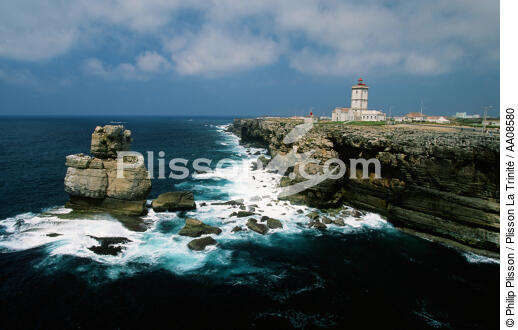 Le phare de Cabo Cavoeiro au Portugal. - © Philip Plisson / Plisson La Trinité / AA08580 - Nos reportages photos - Cabo Carvoeiro