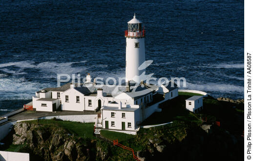 Le phare de Fanad Head en Irlande. - © Philip Plisson / Plisson La Trinité / AA08587 - Nos reportages photos - Irlande, l'île verte
