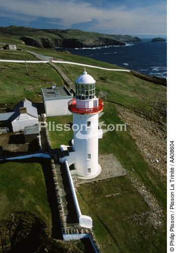 Le phare d'Arranmore en Irlande. - © Philip Plisson / Plisson La Trinité / AA08604 - Photo Galleries - Ireland, the green island