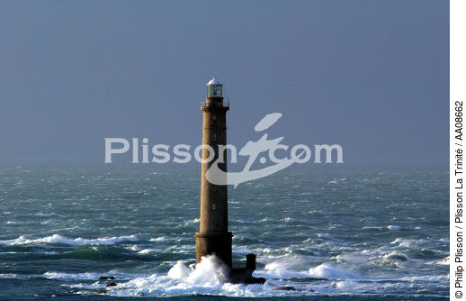 Le phare de la Hague dans le Raz Blanchard. - © Philip Plisson / Plisson La Trinité / AA08662 - Photo Galleries - Storm at sea