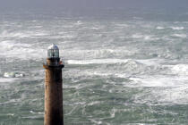 Le phare de la Hague dans le Raz Blanchard. © Philip Plisson / Plisson La Trinité / AA08664 - Nos reportages photos - Gros temps