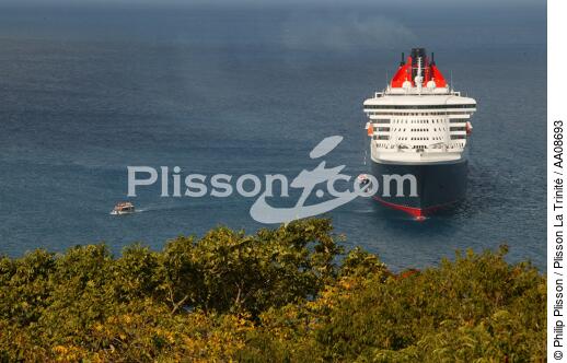 Le Queen Mary II aux Antilles. - © Philip Plisson / Plisson La Trinité / AA08693 - Nos reportages photos - Couleur