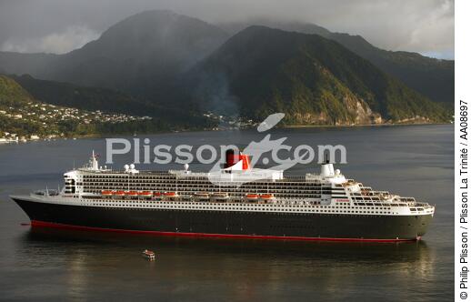 Le Queen Mary II aux Antilles. - © Philip Plisson / Plisson La Trinité / AA08697 - Nos reportages photos - La Grande Croisière