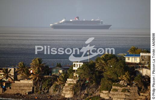 Le Queen Mary II aux Antilles. - © Philip Plisson / Plisson La Trinité / AA08698 - Nos reportages photos - Queen Mary II [le]