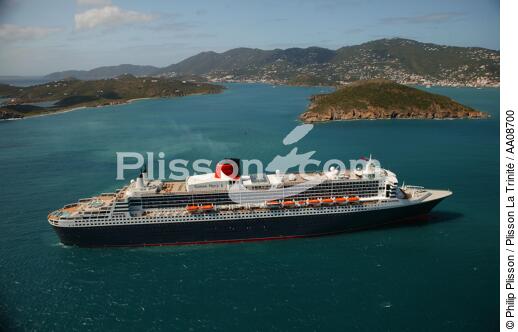 Le Queen Mary II aux Antilles. - © Philip Plisson / Plisson La Trinité / AA08700 - Photo Galleries - Big Cruises