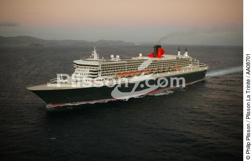 The Queen Mary II in the Caribbean. - © Philip Plisson / Plisson La Trinité / AA08701 - Photo Galleries - Queen Mary II, Birth of a Legend