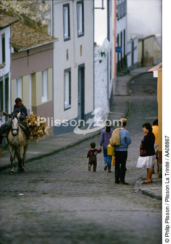 Scène de rue aux Açores. - © Philip Plisson / Plisson La Trinité / AA08867 - Photo Galleries - Faial and Pico islands in the Azores
