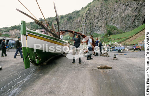 Retour de pêche aux Açores. - © Philip Plisson / Plisson La Trinité / AA08870 - Nos reportages photos - Mots clés