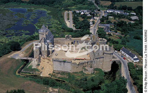 Le château de Suscinio avant sa rénovation. - © Philip Plisson / Plisson La Trinité / AA08962 - Photo Galleries - Sarzeau