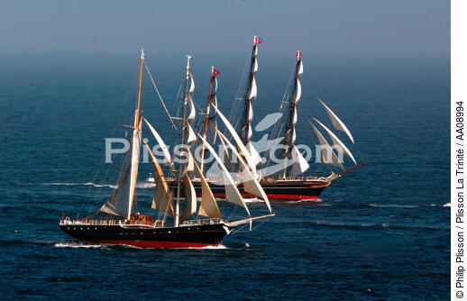 Old gaffers. - © Philip Plisson / Plisson La Trinité / AA08994 - Photo Galleries - Three-masted square-rigged ship