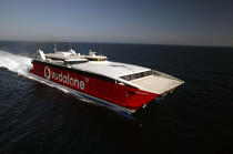 Ferry assurant la liaison entre les îles. © Philip Plisson / Plisson La Trinité / AA08997 - Nos reportages photos - Grèce