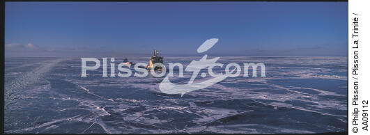 Brise-glace en Mer Baltique. - © Philip Plisson / Plisson La Trinité / AA09112 - Photo Galleries - Ocean