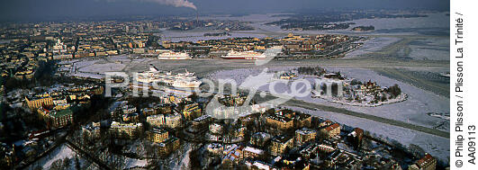 Dans le port d'Helsinki. - © Philip Plisson / Plisson La Trinité / AA09113 - Photo Galleries - Big Cruises