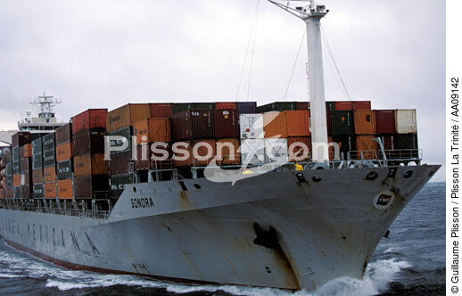 Porte-conteneur en mer - © Guillaume Plisson / Plisson La Trinité / AA09142 - Photo Galleries - Containership