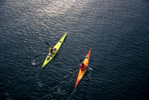Promenade en kayac. © Philip Plisson / Plisson La Trinité / AA09146 - Nos reportages photos - Chromie