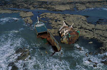 Fortune de mer devant les Sables d'Olonne. © Philip Plisson / Plisson La Trinité / AA09175 - Photo Galleries - Running aground