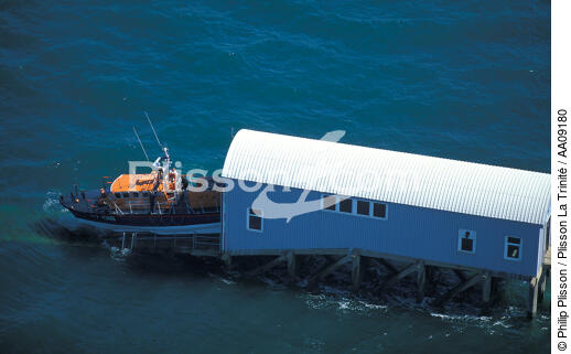 Mise à l'eau du canot de sauvetage. - © Philip Plisson / Plisson La Trinité / AA09180 - Nos reportages photos - Sauvetage en mer