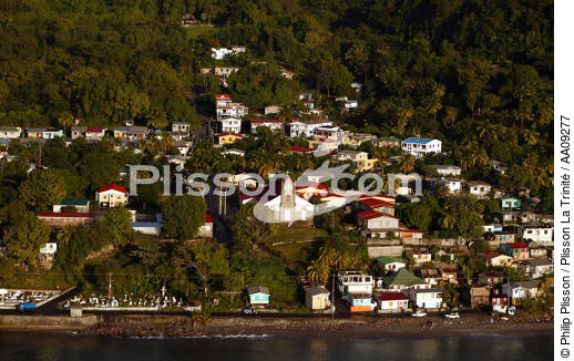 L'île de la Dominique. - © Philip Plisson / Plisson La Trinité / AA09277 - Nos reportages photos - Antilles [Les]