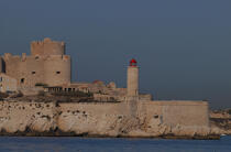 Le château d'If devant Marseille. © Philip Plisson / Plisson La Trinité / AA09286 - Nos reportages photos - Marseille