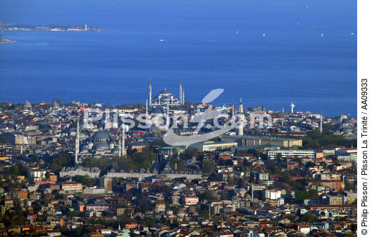 La ville d' Istanbul. - © Philip Plisson / Plisson La Trinité / AA09333 - Nos reportages photos - Istanbul, le détroit du Bosphore