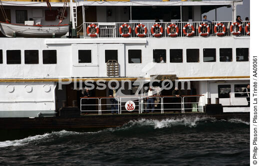 Ferry boat or "Vapurs" in Istanbul. - © Philip Plisson / Plisson La Trinité / AA09361 - Photo Galleries - Istanbul, the Bosphorus