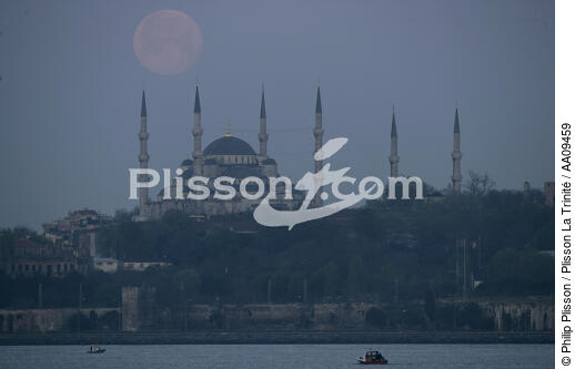 Istanbul by night. - © Philip Plisson / Plisson La Trinité / AA09459 - Photo Galleries - Town [Turkey]