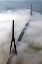The Normandie Bridge in mist. © Philip Plisson / Plisson La Trinité / AA09514 - Photo Galleries - Suspended bridge