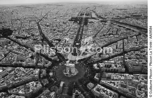 Paris 2012 sur les Champs Elysées. - © Guillaume Plisson / Plisson La Trinité / AA09584 - Photo Galleries - Place de l'Etoile