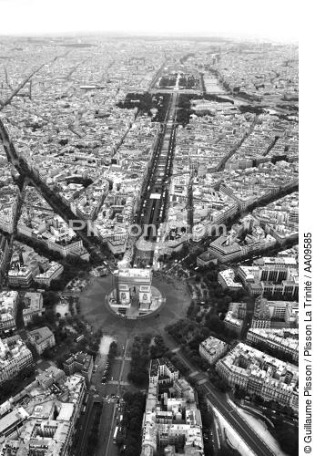 Paris 2012 sur les Champs Elysées. - © Guillaume Plisson / Plisson La Trinité / AA09585 - Nos reportages photos - Arc de Triomphe