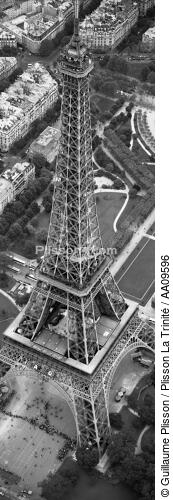 La Tour Eiffel. - © Guillaume Plisson / Plisson La Trinité / AA09596 - Nos reportages photos - Panoramique vertical