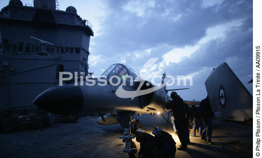 Super-Etandard de retour de mission sur le Charles de Gaulle. - © Philip Plisson / Plisson La Trinité / AA09915 - Nos reportages photos - Marine nationale