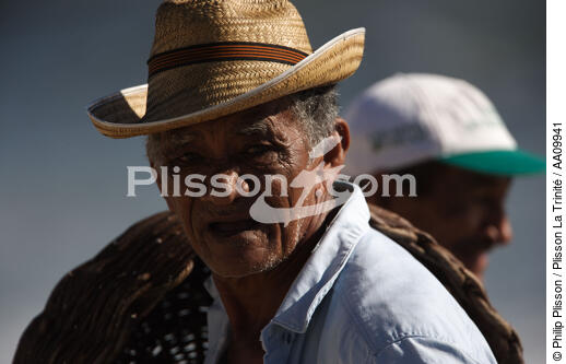 Brazilian fisherman. - © Philip Plisson / Plisson La Trinité / AA09941 - Photo Galleries - Senior citizen