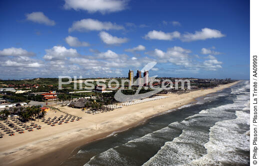 The town of Fortaleza. - © Philip Plisson / Plisson La Trinité / AA09993 - Photo Galleries - Parasol